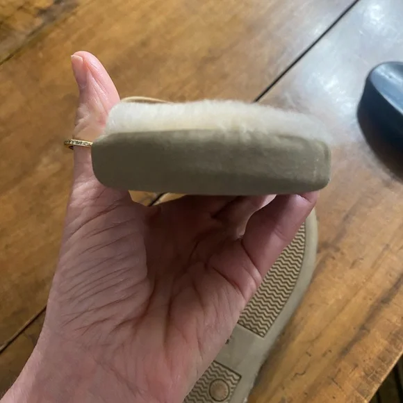 UGG Women's  Comfy Cozy Cream FIip Flops poolside SZ 7 - Picture 6 of 13